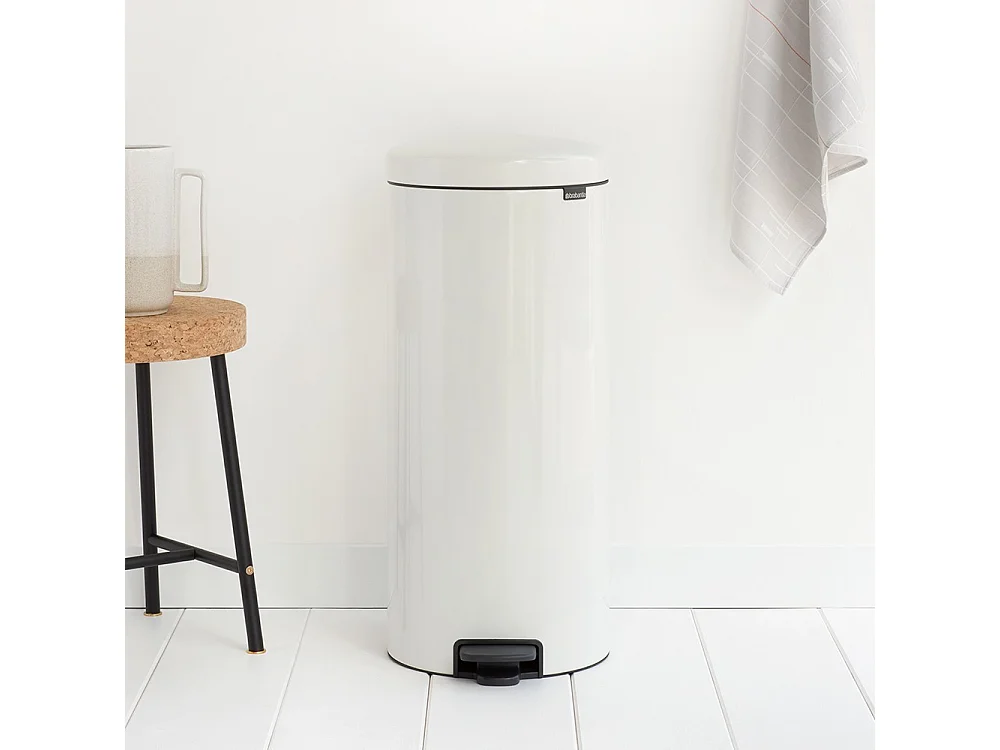 Poubelle à pédale Newicon 30 l blanc Code G