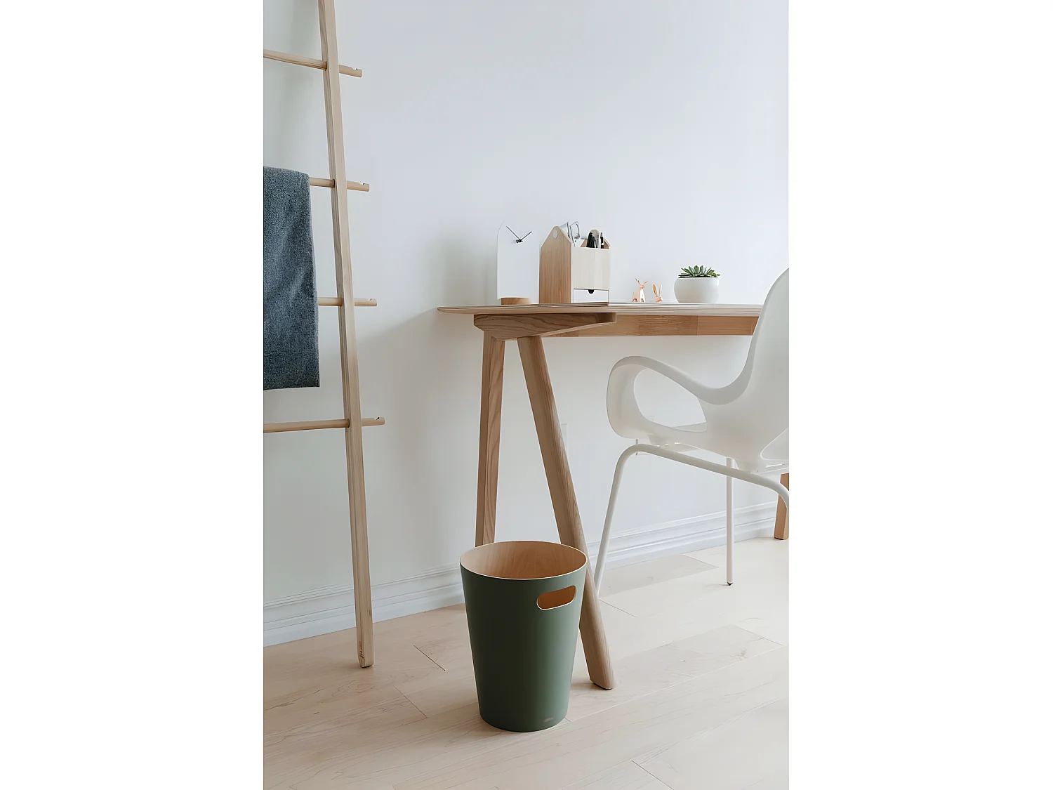 Corbeille à papiers en bois 7,5L Woodrow verte