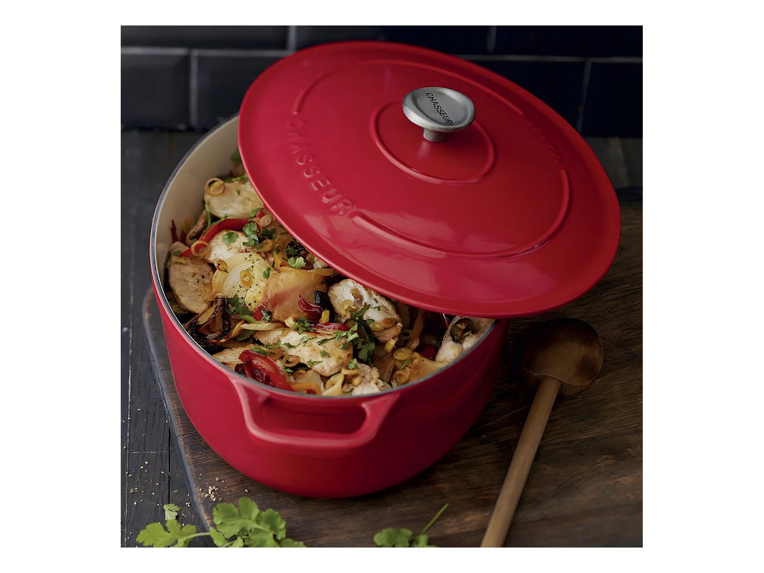 Cocotte ovale 35 cm chasseur rouge uni interieur sable