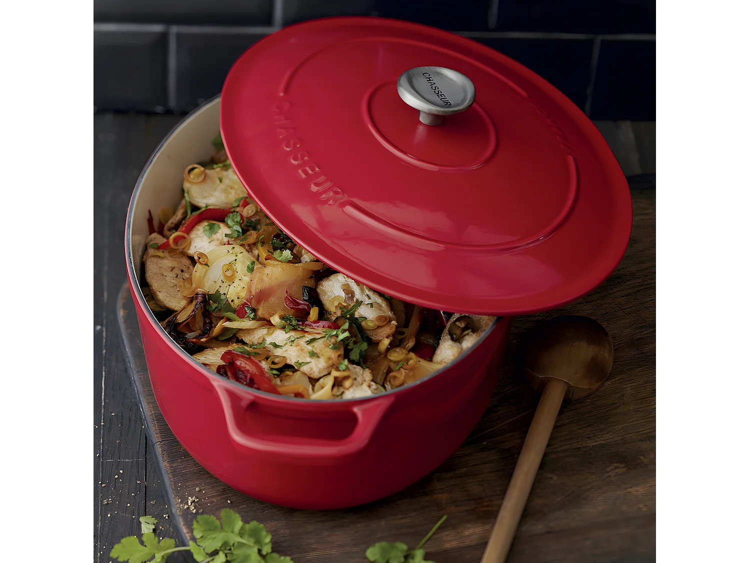 Cocotte ovale 35 cm chasseur rouge uni interieur sable