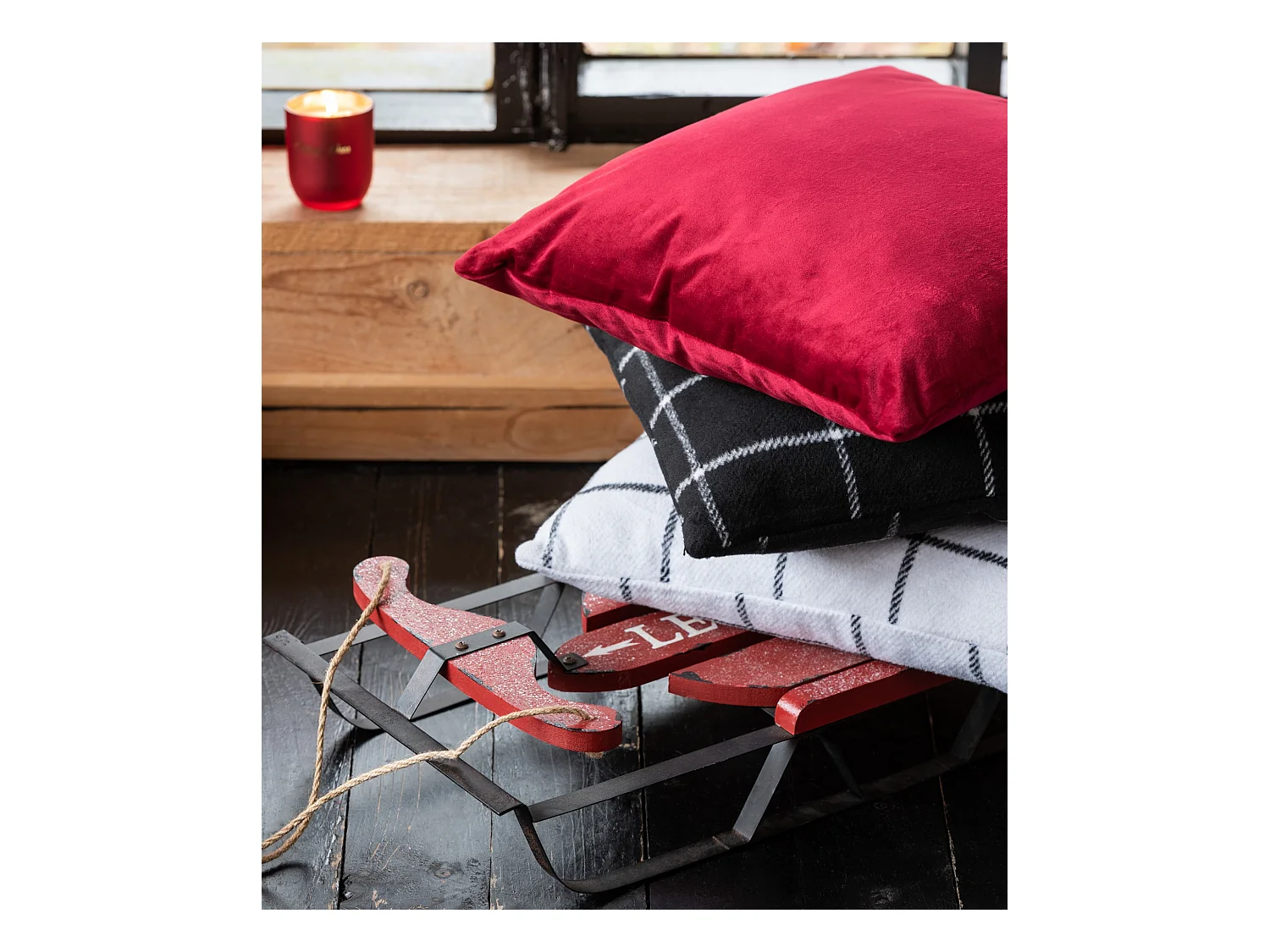 Coussin carré velours rouge Maya 45x45