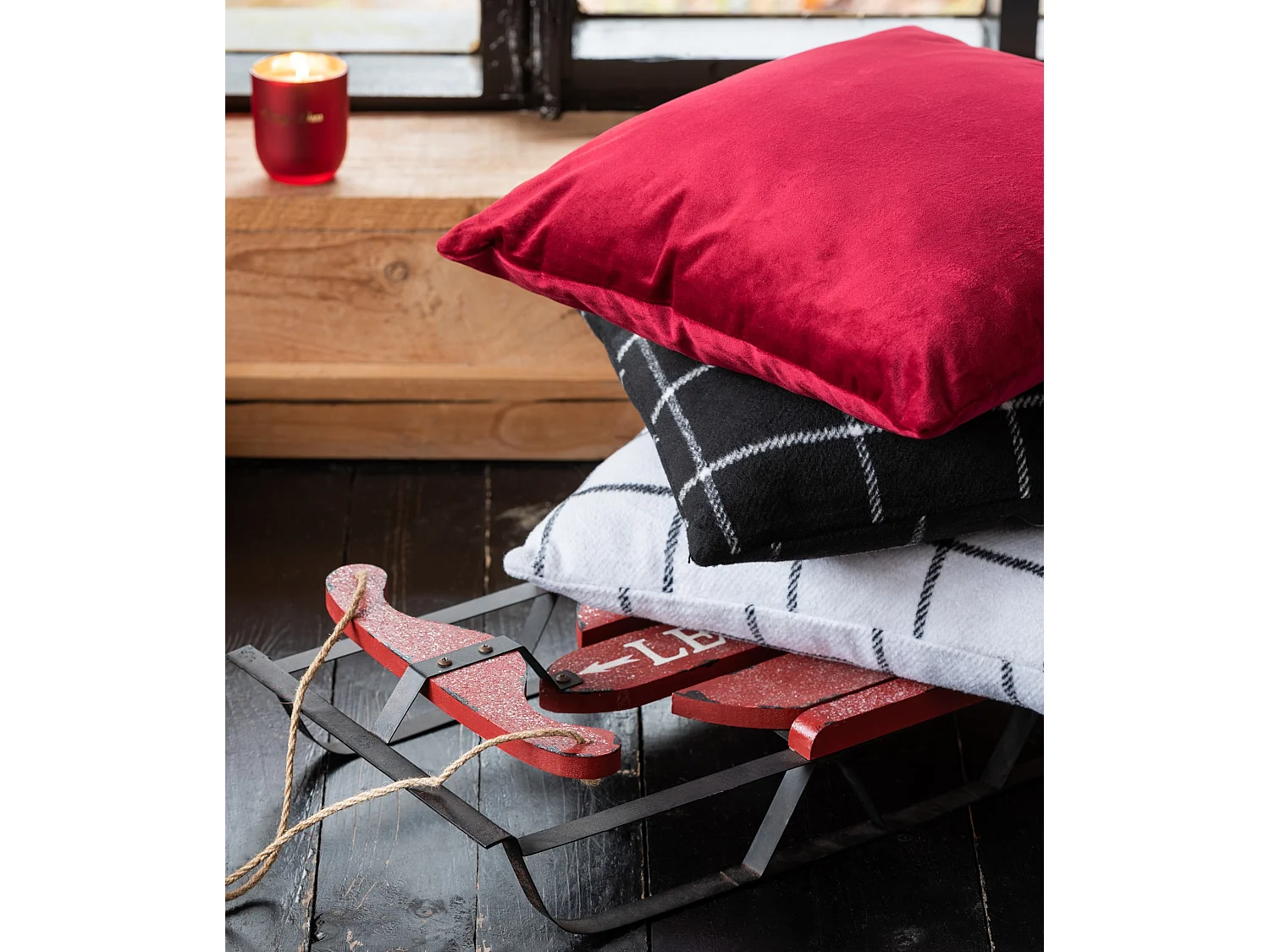 Maya rood fluwelen vierkant kussen 45 x 45 cm