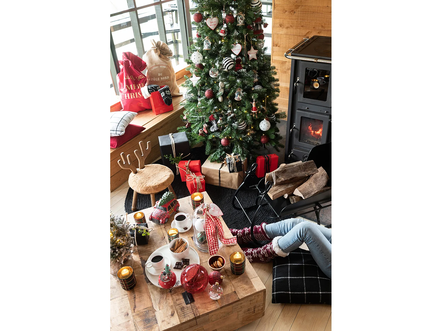 Maya rood fluwelen vierkant kussen 45 x 45 cm