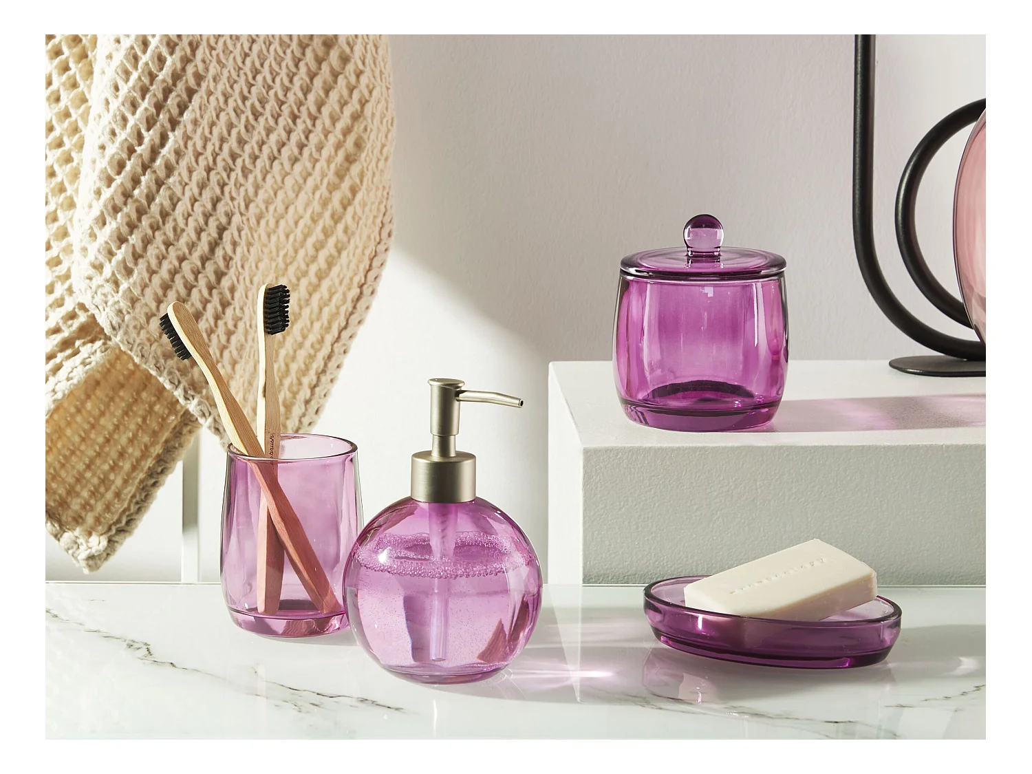 Set de 4 accessoires de salle de bain ROANA Verre Violet
