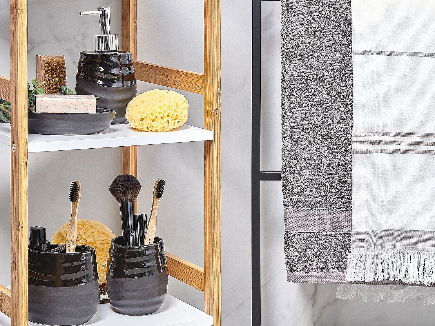 Lot de 4 accessoires de salle de bains en céramique noire CHANCO