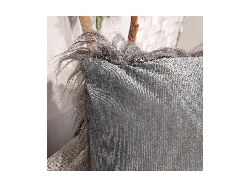 Lot de 2 coussins 45 x 45 cm gris anthracite à poils longs - MOUTH