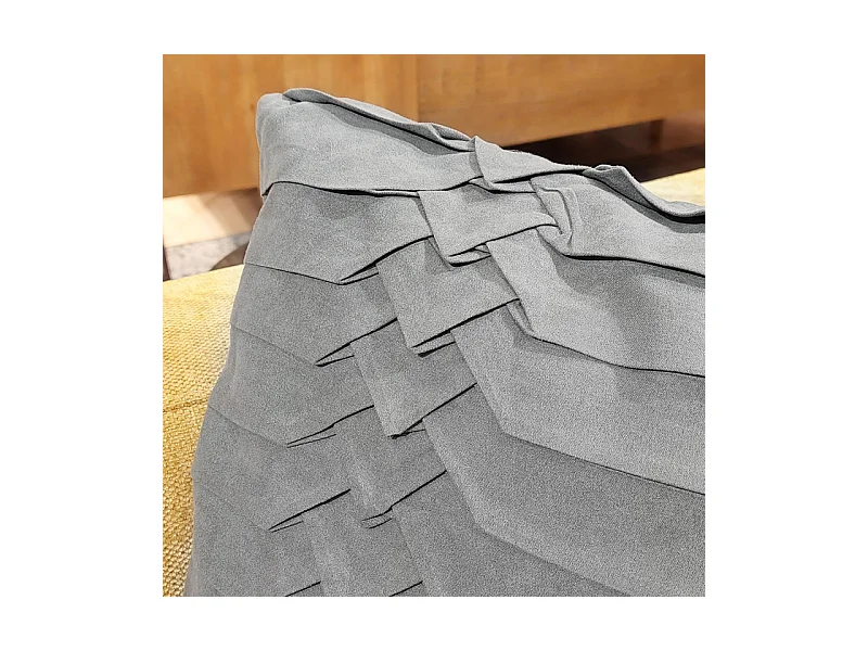 Lot de 2 coussins 45 x 45 cm microfibre gris plis géométriques - PANG