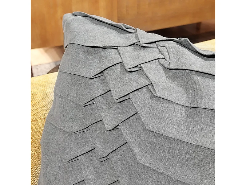 Lot de 2 coussins 45 x 45 cm microfibre gris plis géométriques - PANG