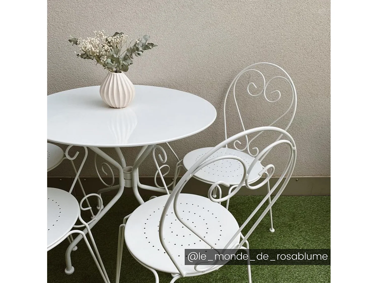 Sala de jantar de jardim em metal estilo ferro forjado: uma mesa e 4 cadeiras brancas - GUERMANTES