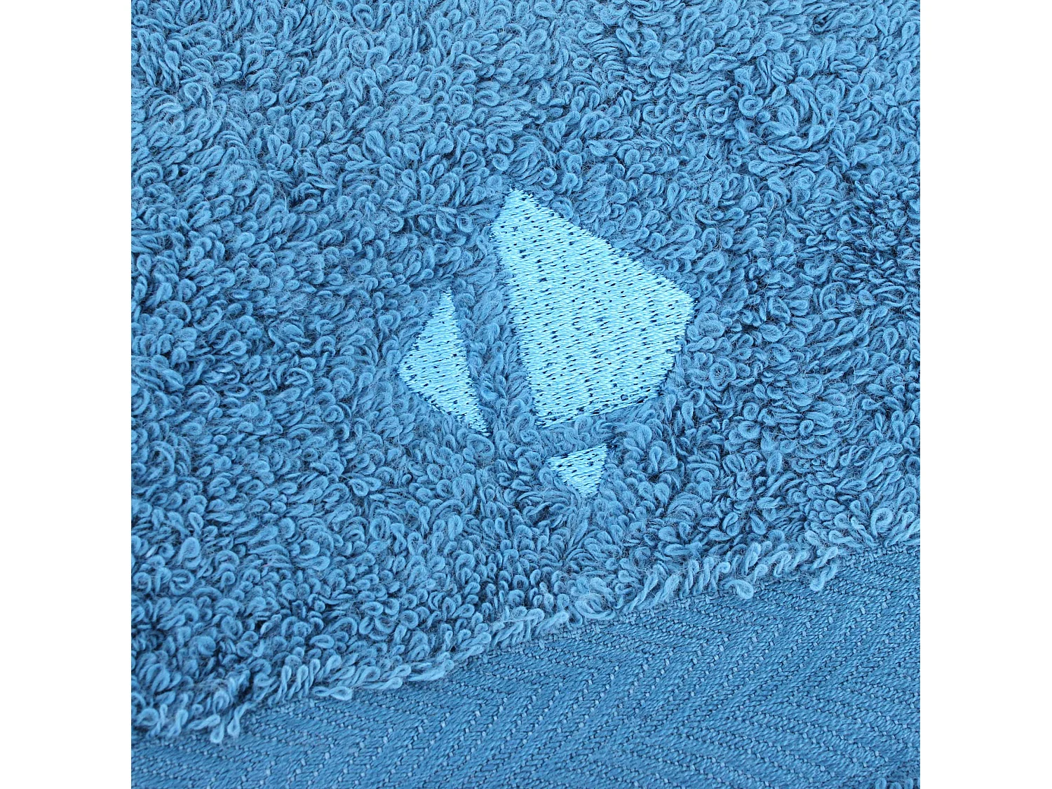 Lot ROYAL CRESENT Serviette 33x33cm et 40x60cm brodée Linnea Bleu Céleste