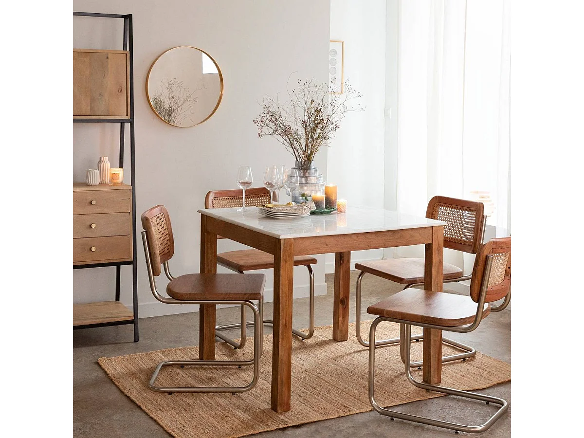 Juego de 2 sillas cantilever de madera de acacia y caña de color ciruela para un interior elegante