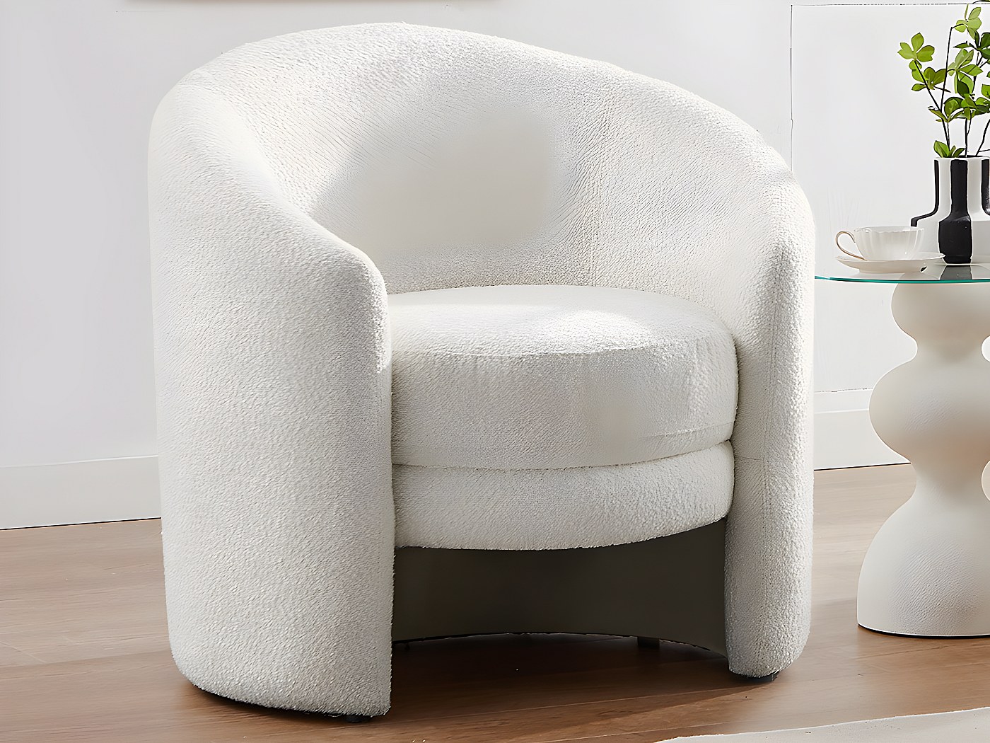 Skandinavischer Sessel Marie In Weiß – Gemütlicher Bouclé-Stoff, Holzarmlehnen, Perfekt Für Wohnzimmer Oder Büro