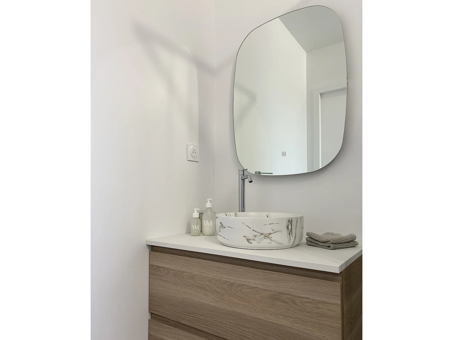 Espelho LED para casa de banho BERGERAC 58 cm 78 cm Prateado