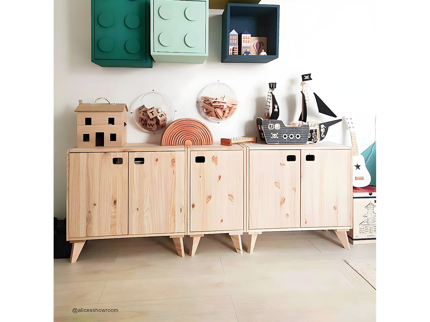 Mobile 1 porta pino massiccio con 1 ripiano regolabile- L37,3 H53,5cm