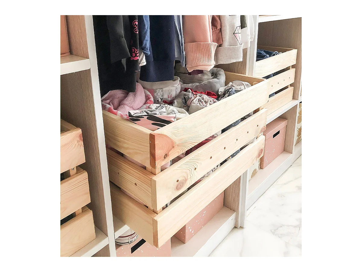 Stapelbare Kiste aus massivem Kiefernholz - L51,2 x H28 cm