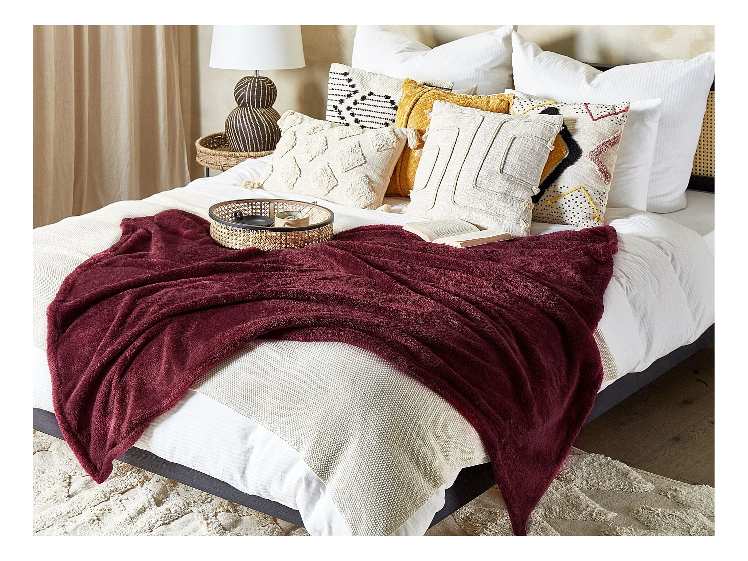 Decke Polyester rot 125 x 150 cm Wohndecke Überwurf Modern Namdu