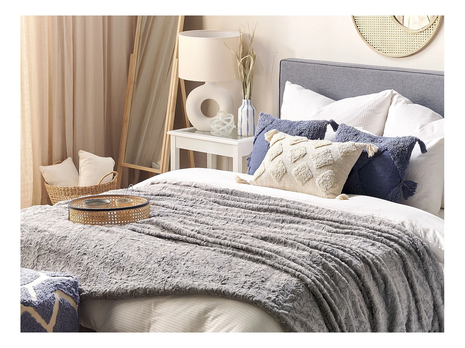 Kuscheldecke SARASWATI 150 x 200 cm Hellgrau