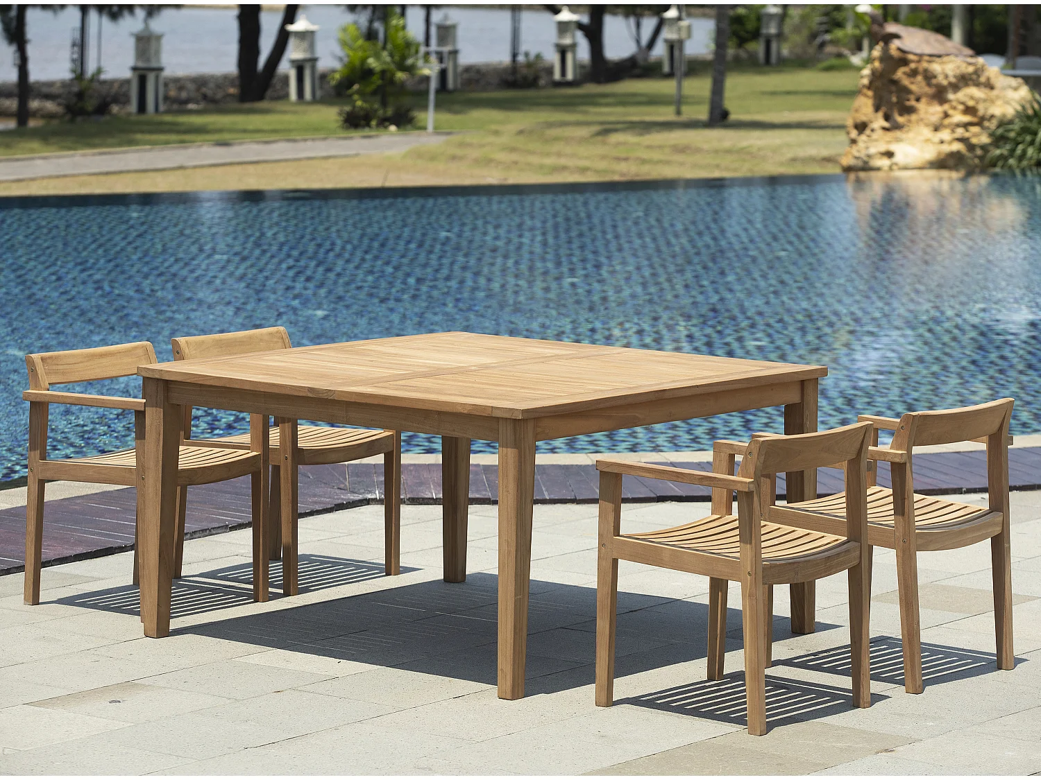 Garten-Essgruppe: 1 quadratischer Tisch + 4 Sessel - Teakholz - Holzfarben hell - ALLENDE von MYLIA