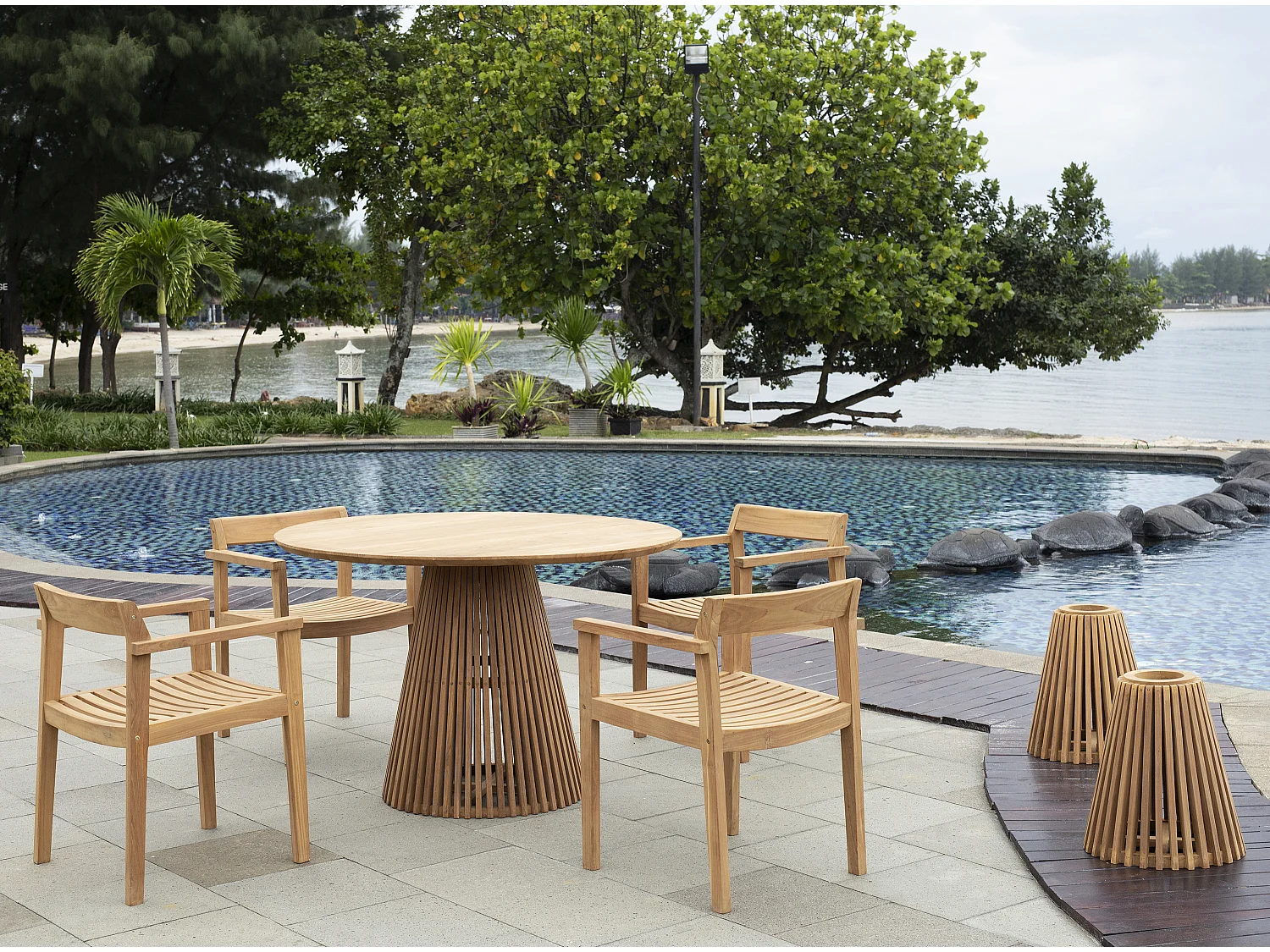 Garten-Essgruppe: 1 Tisch + 4 Sessel - Teakholz - Holzfarben hell - TRIANI von MYLIA