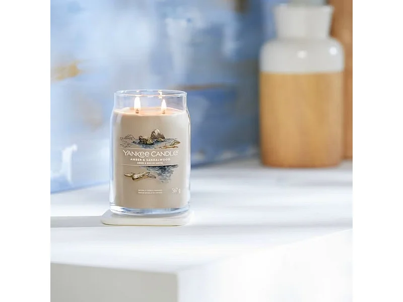 Vela perfumada em frasco grande, Amber & Sandalwood, bege 567 gr, Signature