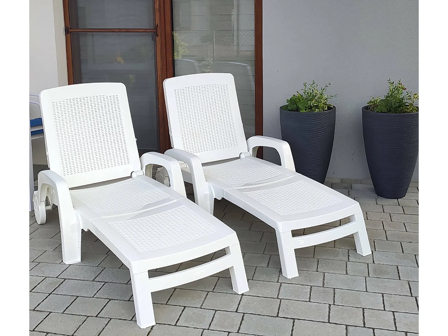 Bain au soleil Dmat, Bain au soleil de jardin réglable avec accoudoirs, Chaise longue d'extérieur, 100% Made in Italy, 190x46h70 cm, Blanc