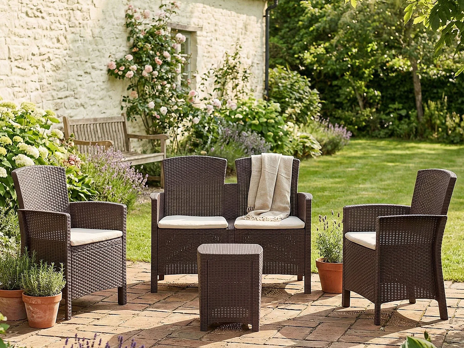 Ensemble de salon d'extérieur Dkresi, Ensemble de jardin avec coussins, Ensemble de salon d'intérieur effet rotin, 100% Made in Italy, Marron