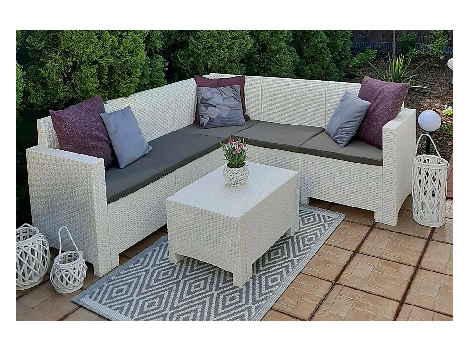 Ensemble de salon d'extérieur Dcorre, Ensemble de jardin avec coussins, Ensemble de salon d'intérieur effet rotin, 100% Made in Italy, Blanc