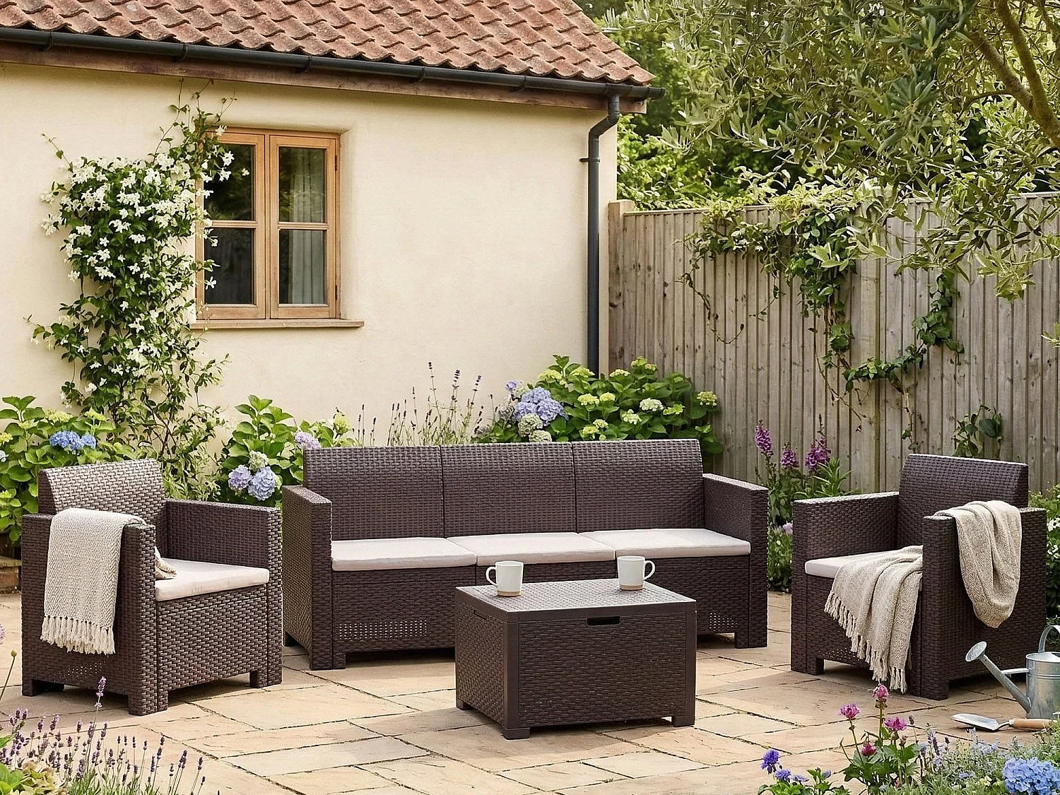 Ensemble de salon d'extérieur Dmuh, Salon de jardin avec coussins, Salon d'intérieur effet rotin, 100% Made in Italy, Marron