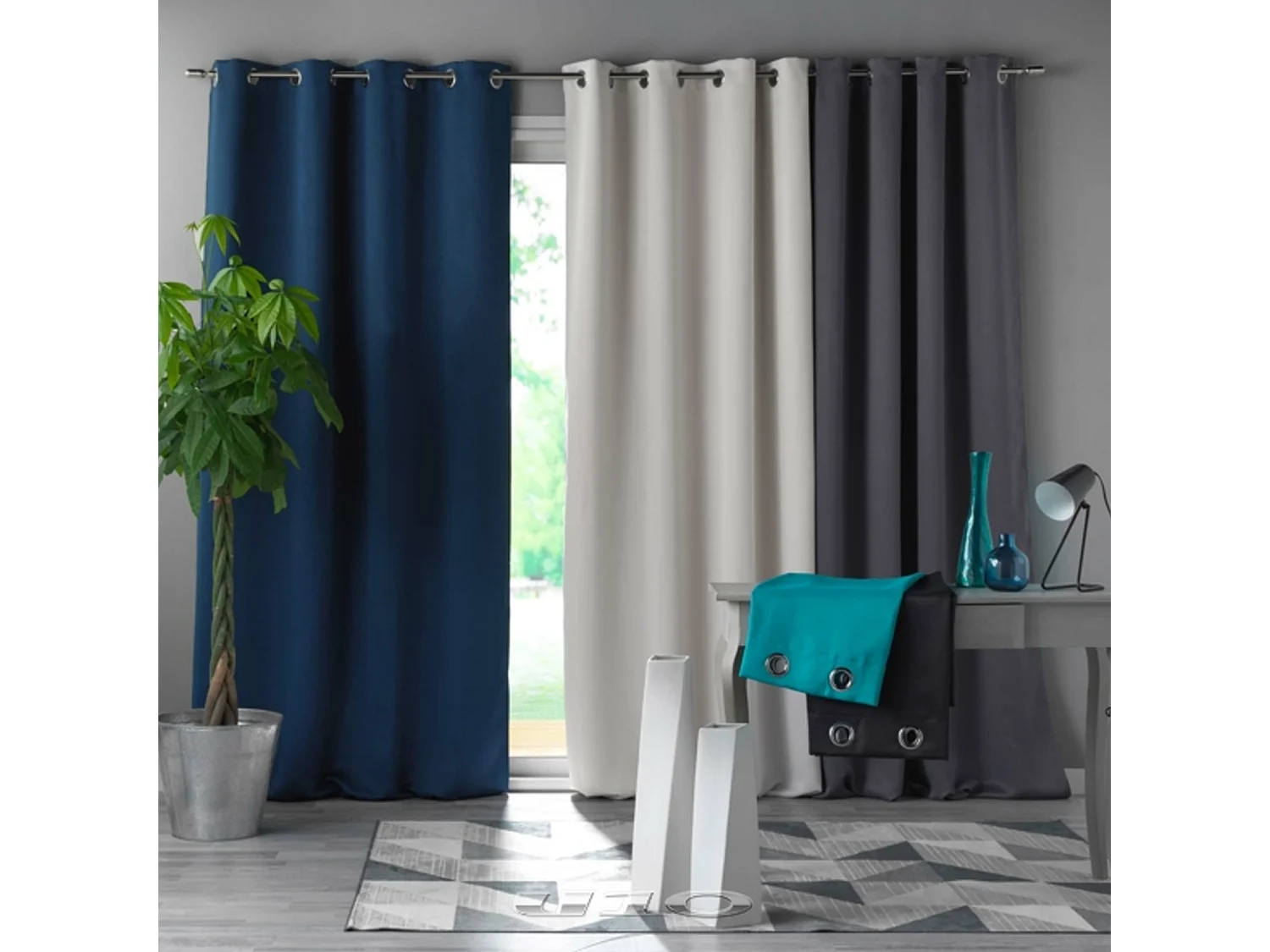 Einfarbiger Verdunkelungsvorhang mit Ösen 135 x 240 cm