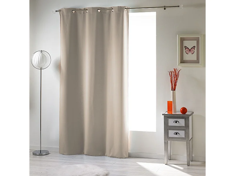 Cortina opaca lisa con ollaos 135 x 240 cm
