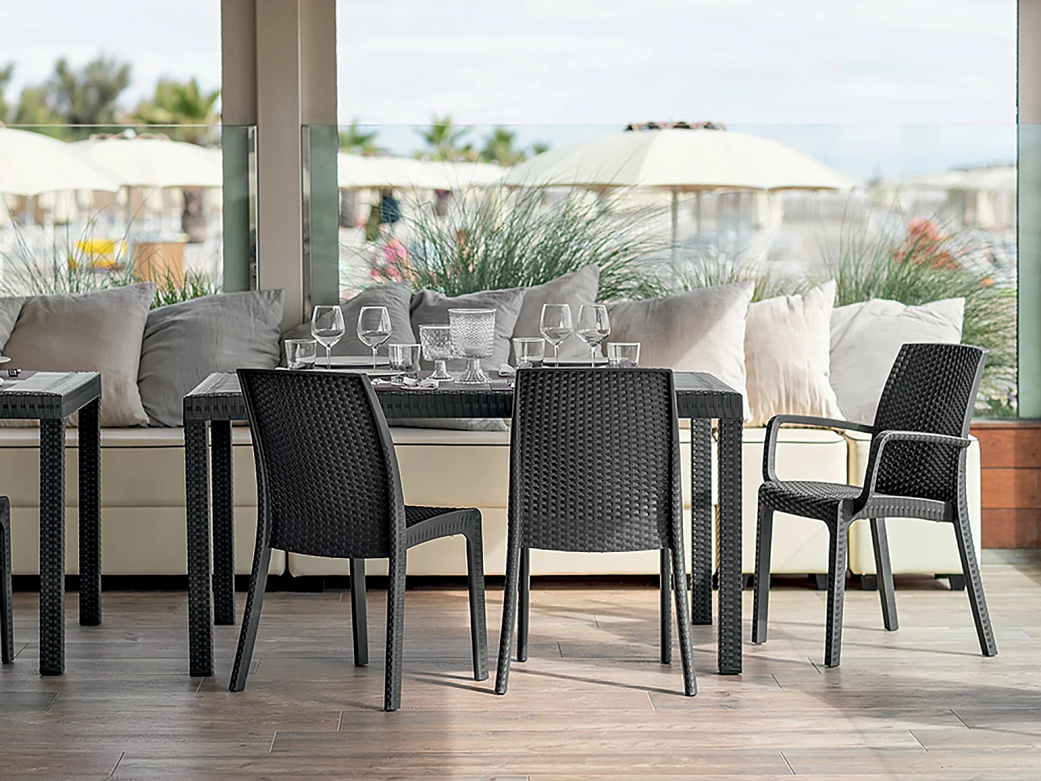 Table d'extérieur Debueh, Etagère de jardin rectangulaire, Table de jardin polyvalente effet rotin, 100% Made in Italy, 150x90h74 cm, Anthracite