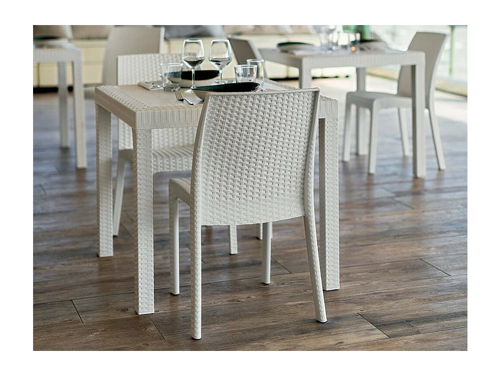 Dguidon buitentafel, Vaste vierkante tafel, Multifunctionele tuintafel met rotaneffect, 100% Made in Italy, 80x80h74 cm, Wit