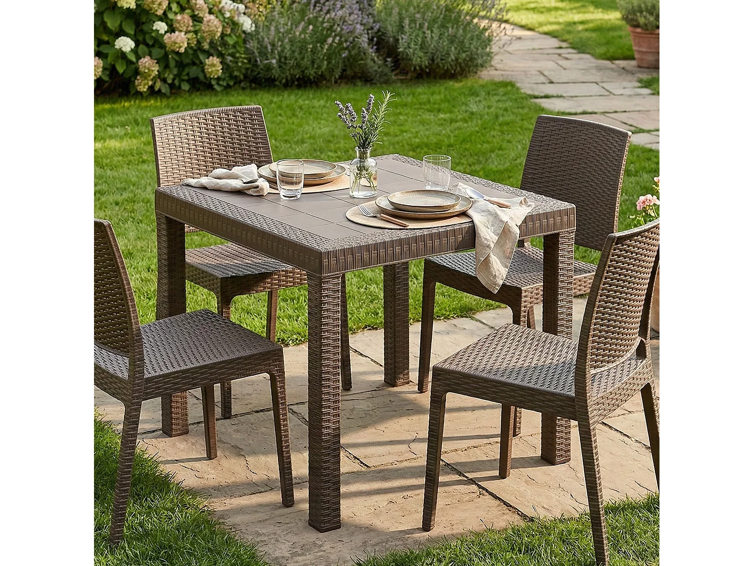 Dguidon buitentafel, Vaste vierkante tafel, Multifunctionele tuintafel met rotaneffect, 100% Made in Italy, 80x80h74 cm, Bruin