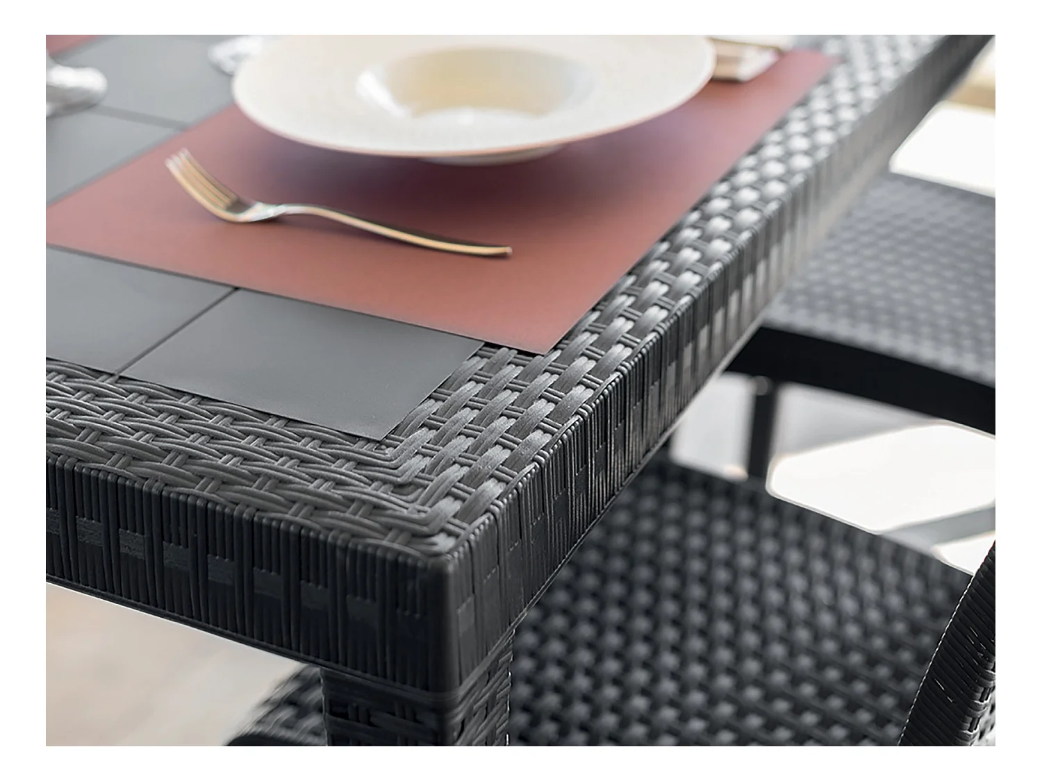 Dguidon buitentafel, Vaste vierkante tafel, Multifunctionele tuintafel met rotaneffect, 100% Made in Italy, 80x80h74 cm, Antraciet