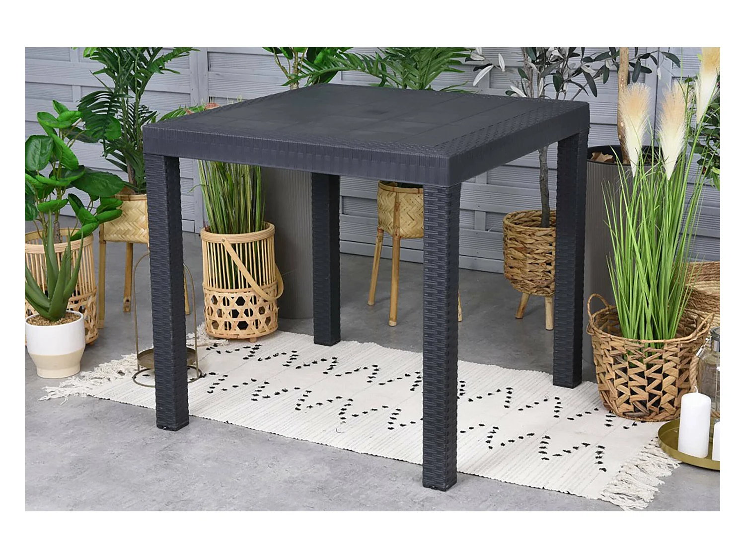 Dguidon buitentafel, Vaste vierkante tafel, Multifunctionele tuintafel met rotaneffect, 100% Made in Italy, 80x80h74 cm, Antraciet