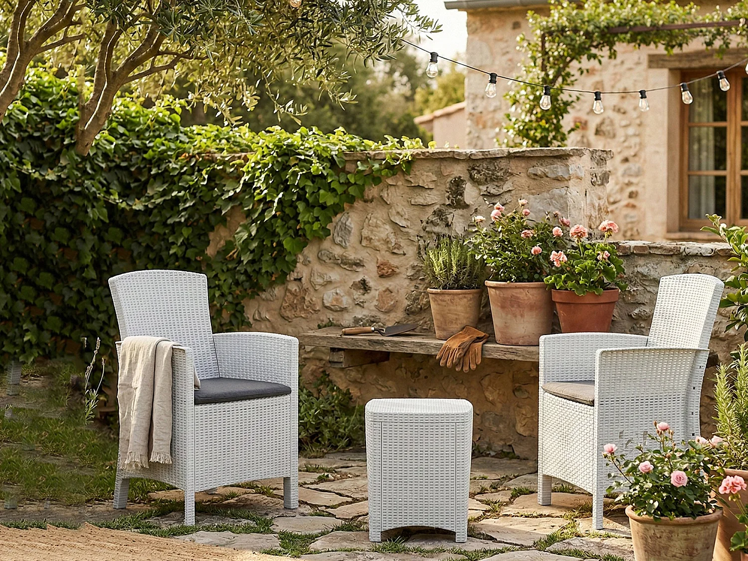 Ensemble de salon d'extérieur Dfre, Ensemble de jardin avec coussins, Ensemble de salon d'intérieur effet rotin, 100% Made in Italy, Blanc