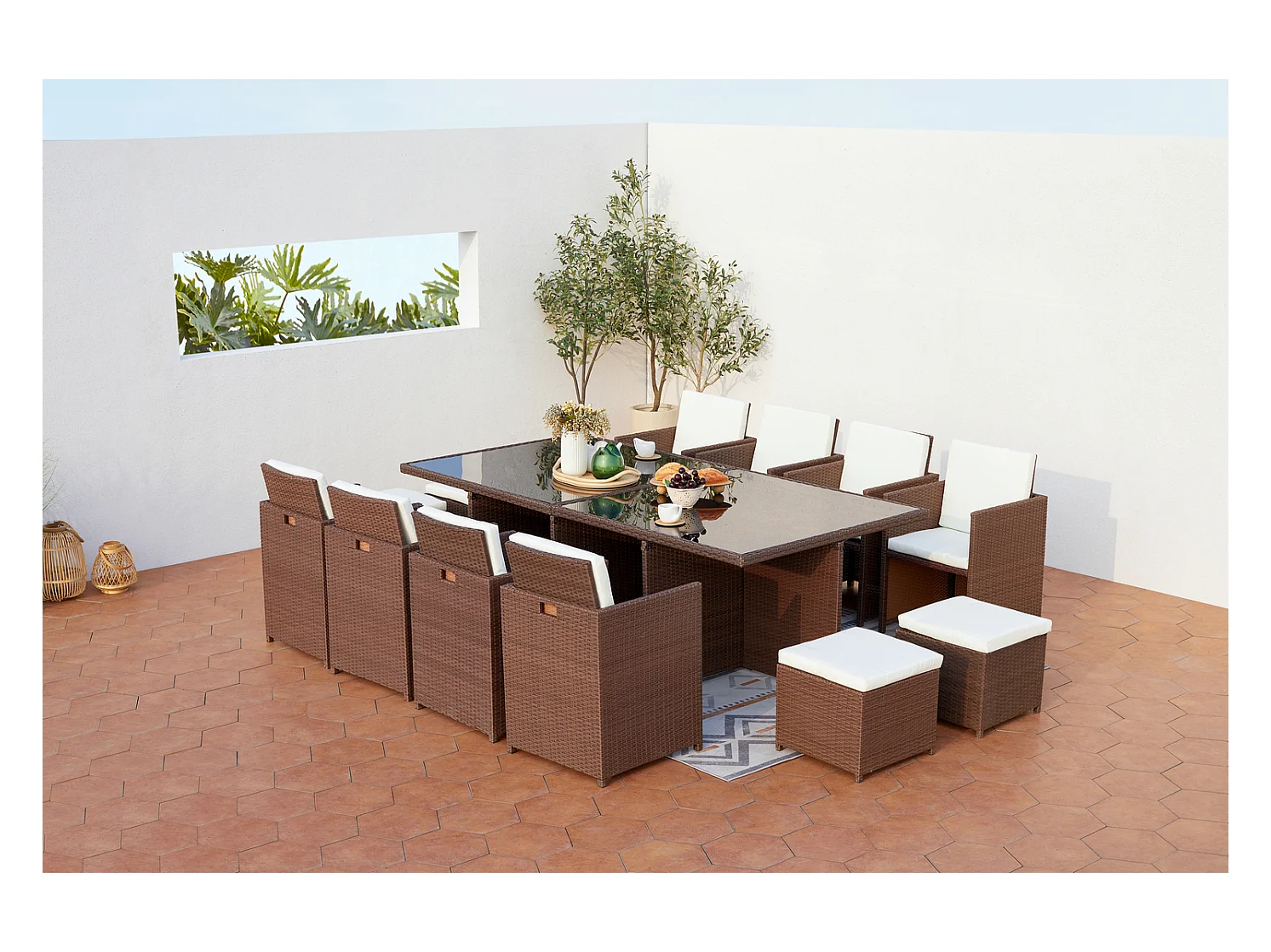 Table et chaises 12 places encastrables résine marron-blanc MONACO