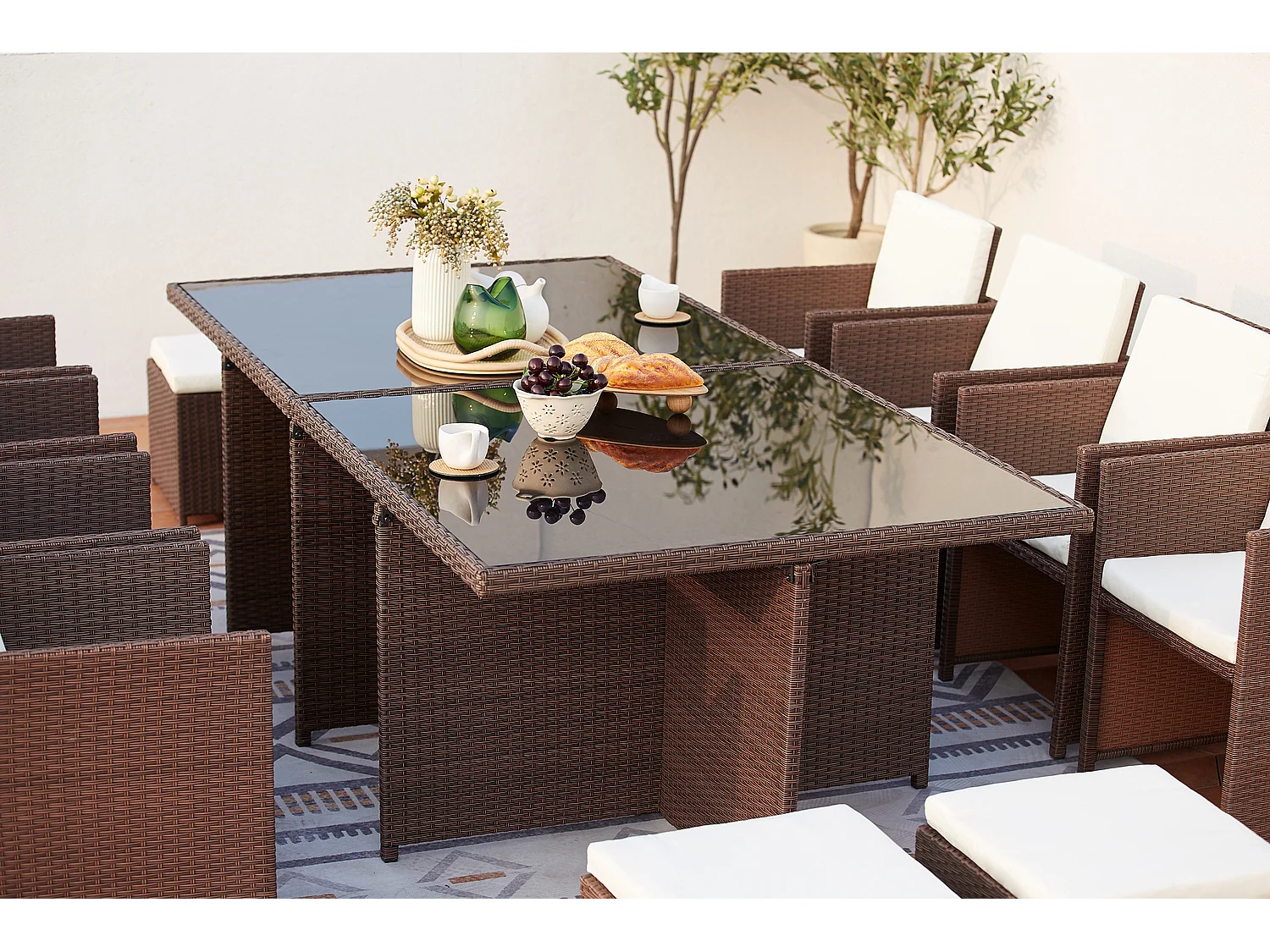 Table et chaises 12 places encastrables résine marron-blanc MONACO