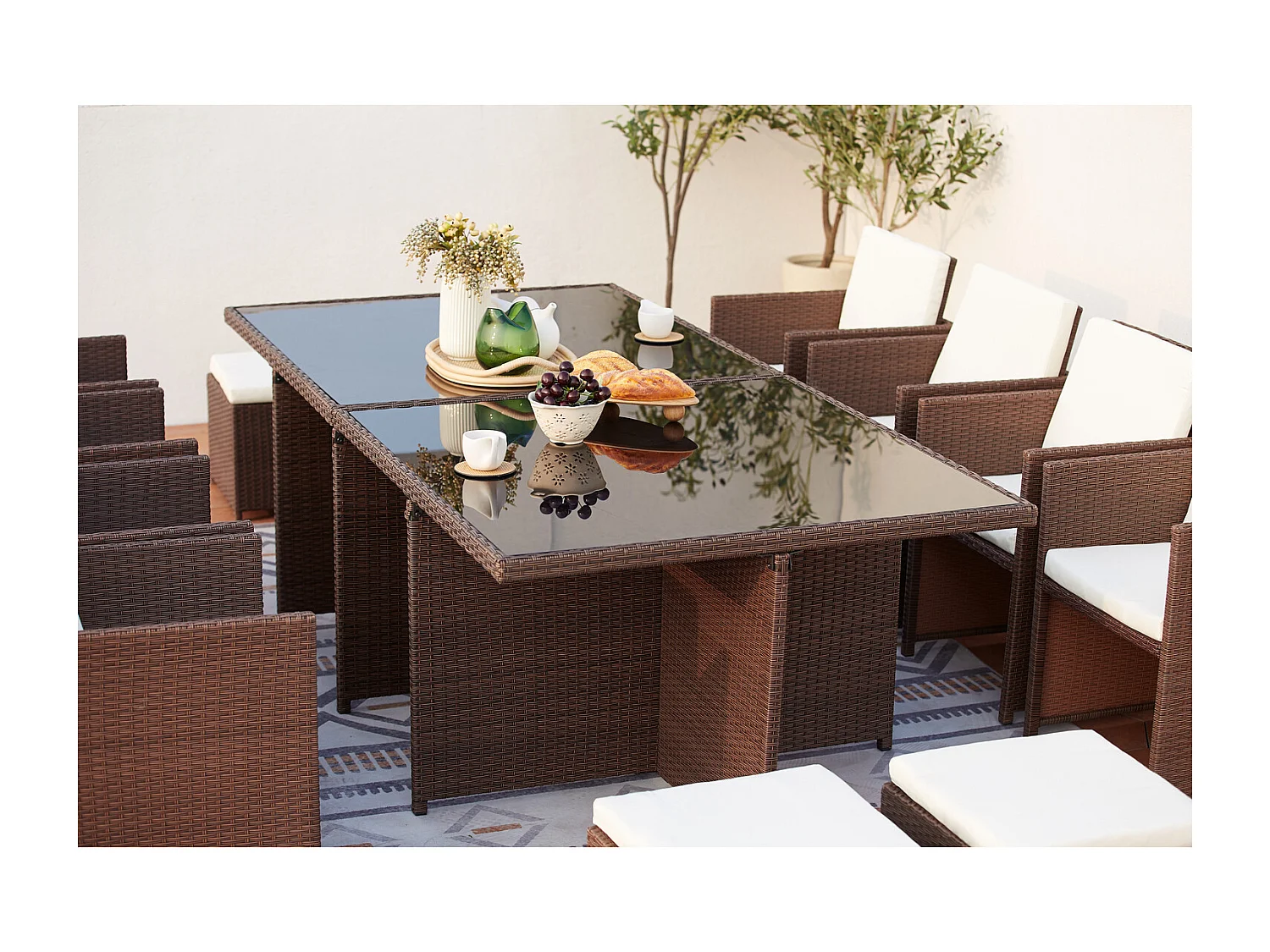 Table et chaises 12 places encastrables résine marron-blanc MONACO