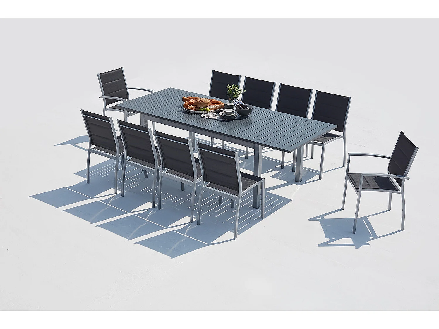 Uitschuifbare tuinset van grijs aluminium AREZZO - 10 personen