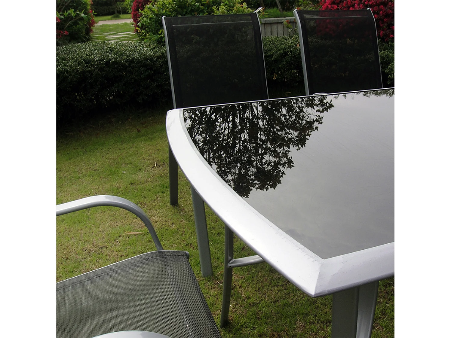 Tuinset 6 plaatsen van grijs aluminium ALASSIO met comfortabele en duurzame stoelen