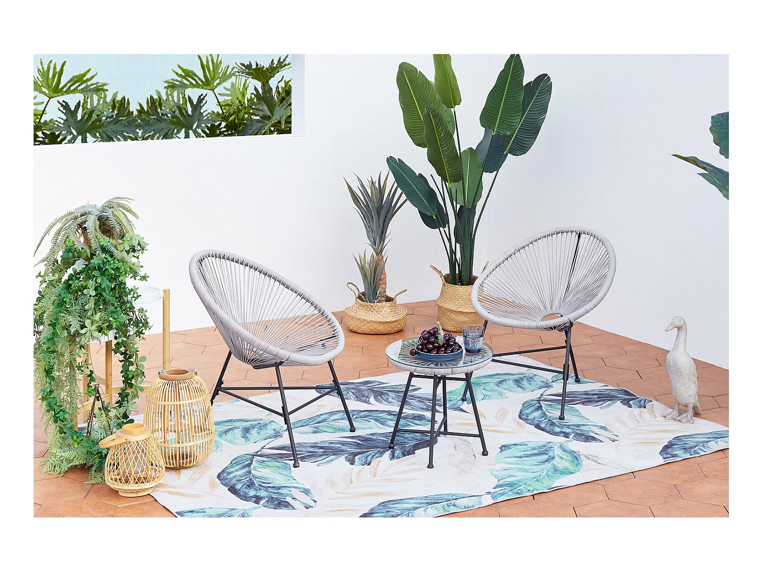 Salon de jardin 2 fauteuils ronds et table basse gris clair ACAPULCO