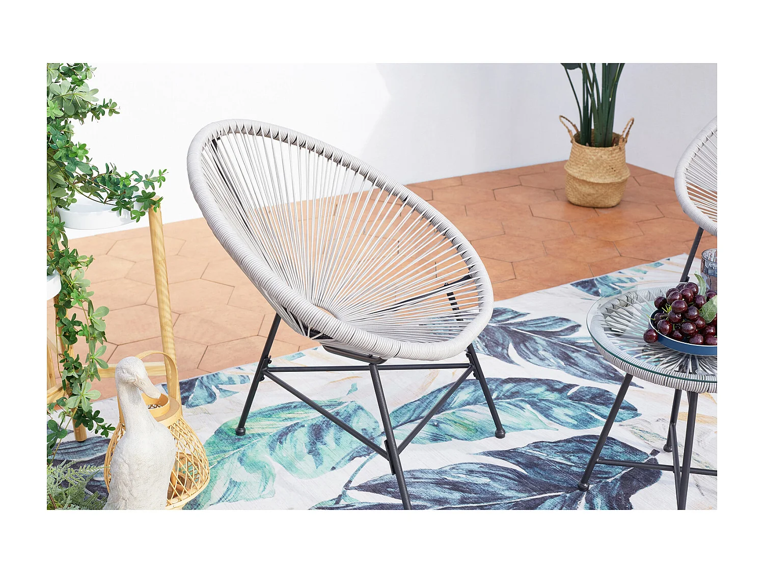 Salon de jardin 2 fauteuils ronds et table basse gris clair ACAPULCO