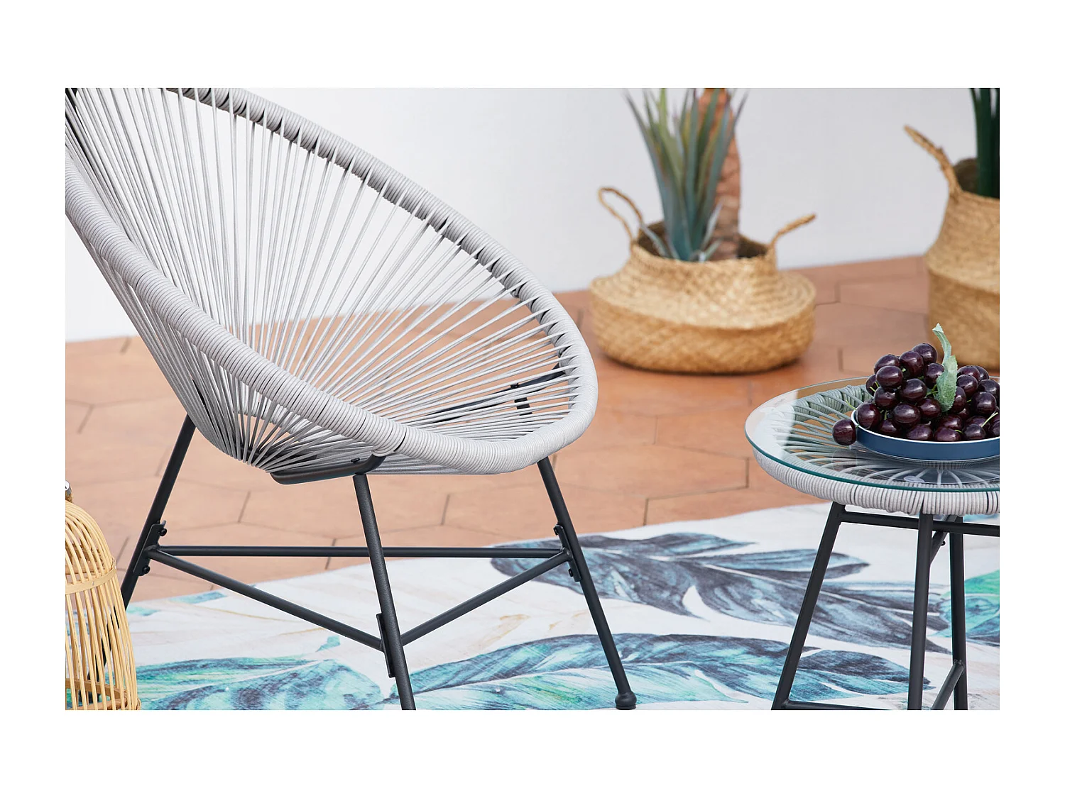 Salon de jardin 2 fauteuils ronds et table basse gris clair ACAPULCO