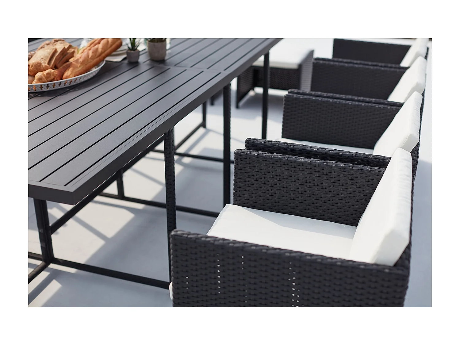 Table et chaise 12 places encastrables alu résine noir-blanc SUNSET