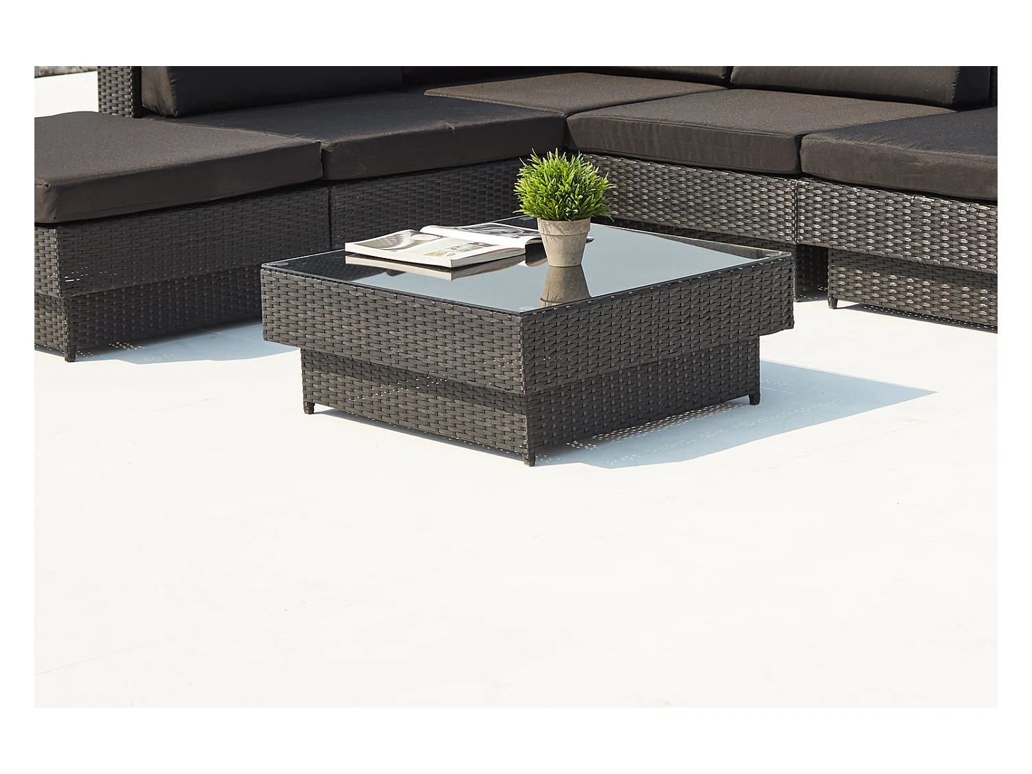 Salon de jardin d'angle 5 places en résine tressée noir AMORGOS