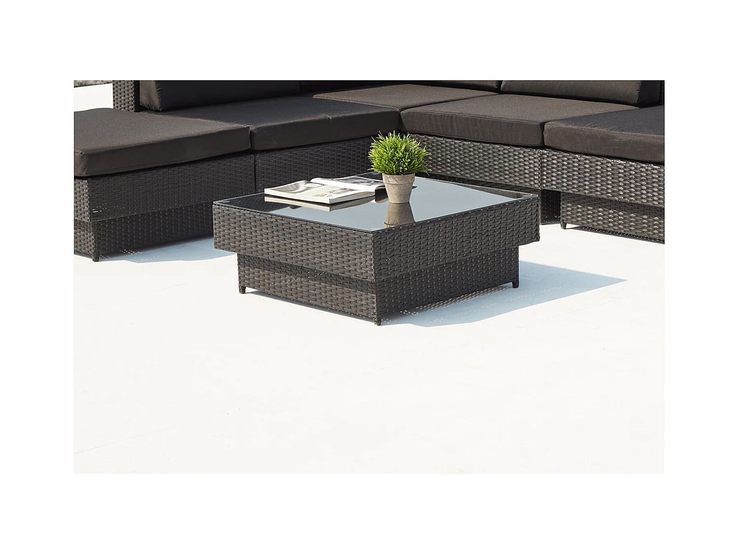 Salon de jardin d'angle 5 places en résine tressée noir AMORGOS