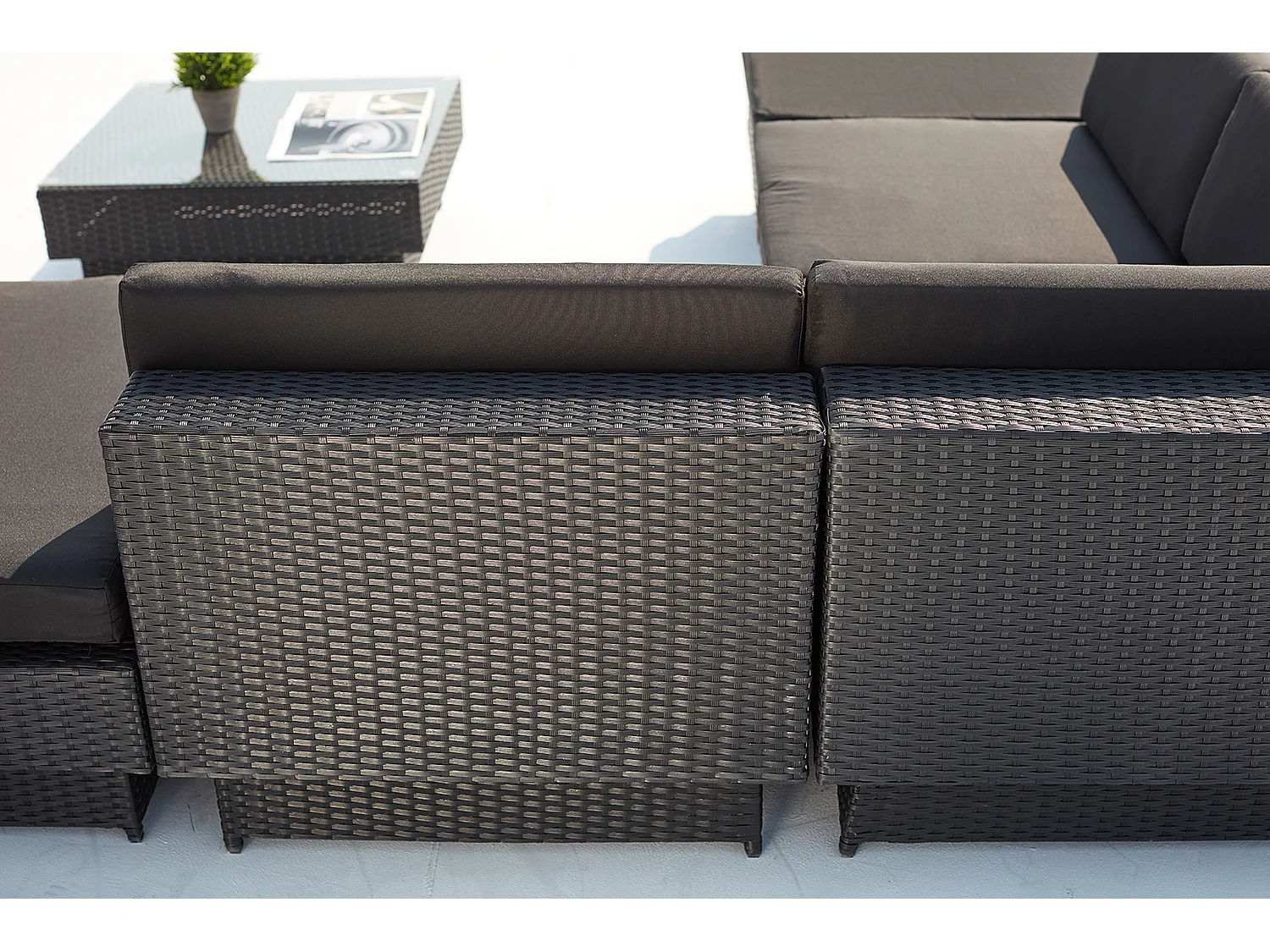 Salon de jardin d'angle 5 places en résine tressée noir AMORGOS