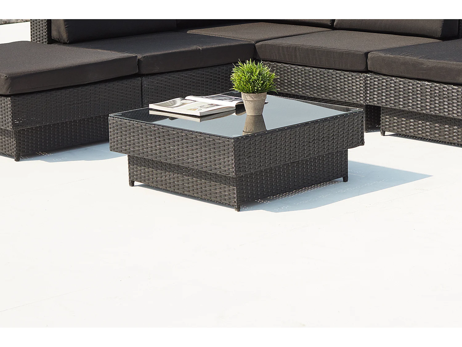 Salon de jardin d'angle 5 places en résine tressée noir AMORGOS