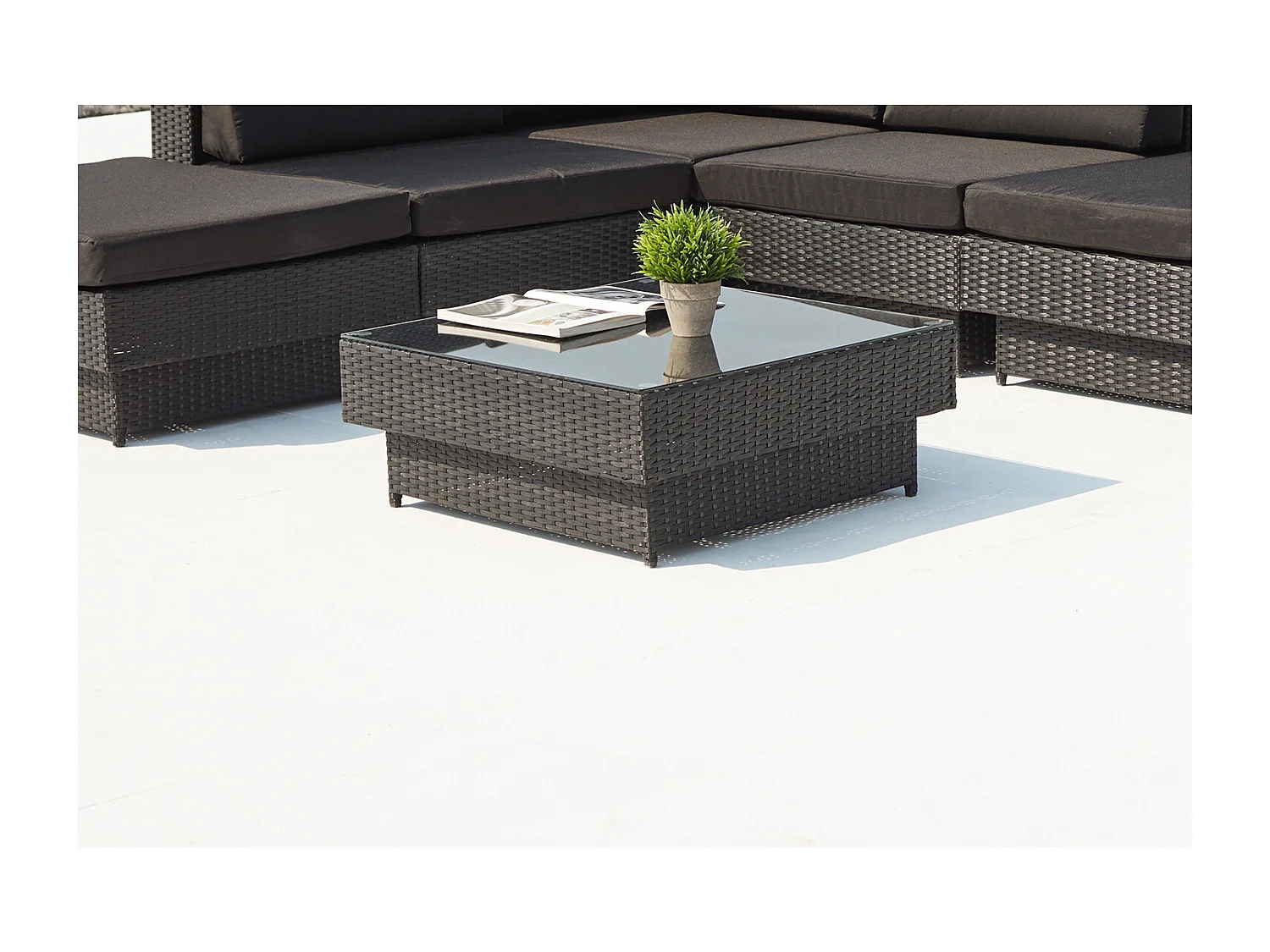Salon de jardin d'angle 5 places en résine tressée noir AMORGOS